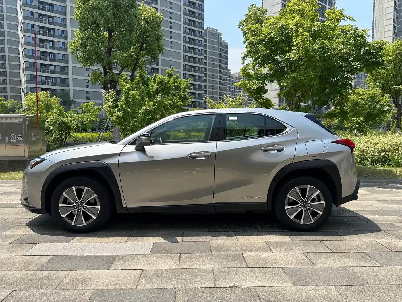 Lexus UX PHEV 2020 300e Pure Enjoyment Edition — миниатюра 3