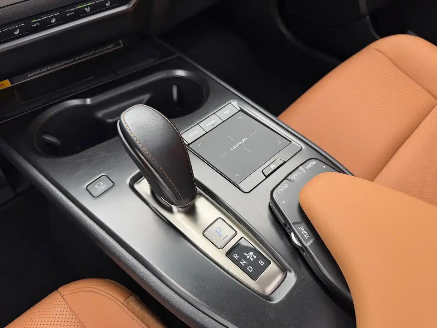Lexus UX PHEV 2020 300e Pure Enjoy Edition — миниатюра 18