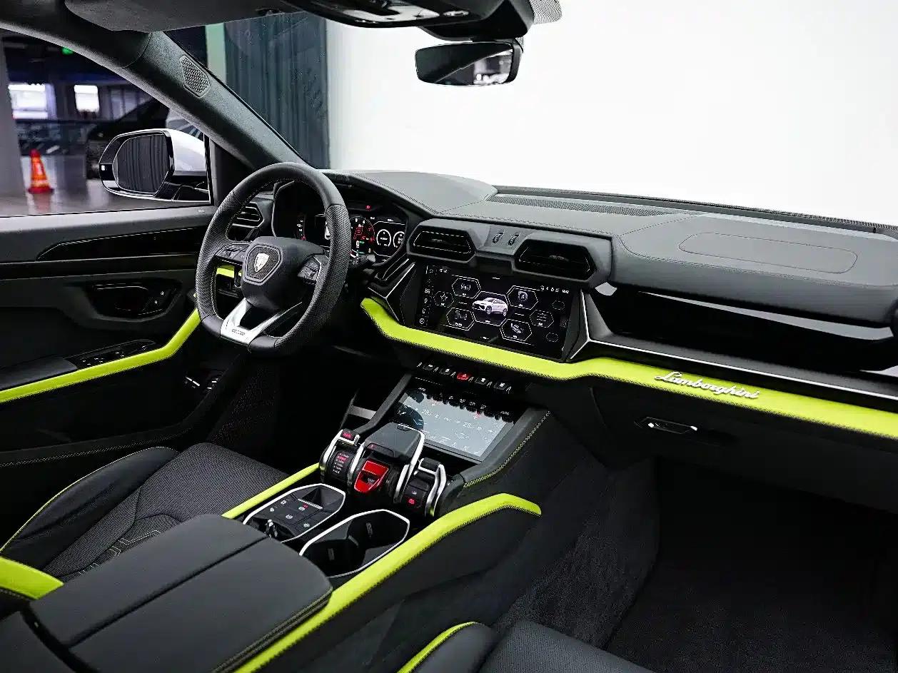 2025 Urus SE 4.0T Standard Edition — миниатюра 19