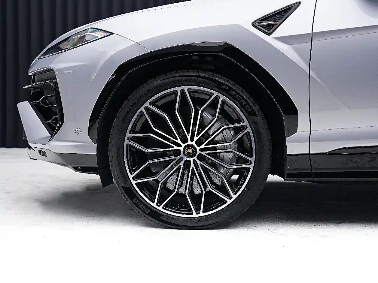 2025 Urus SE 4.0T Standard Edition — миниатюра 3