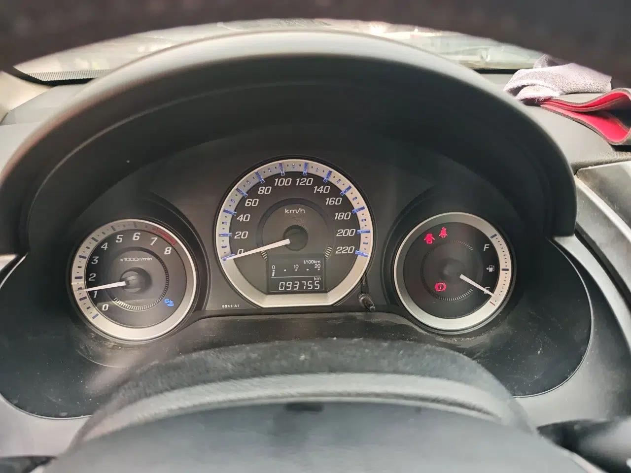 Honda City Classic 2012 1.5L manual Elite Edition — миниатюра 12