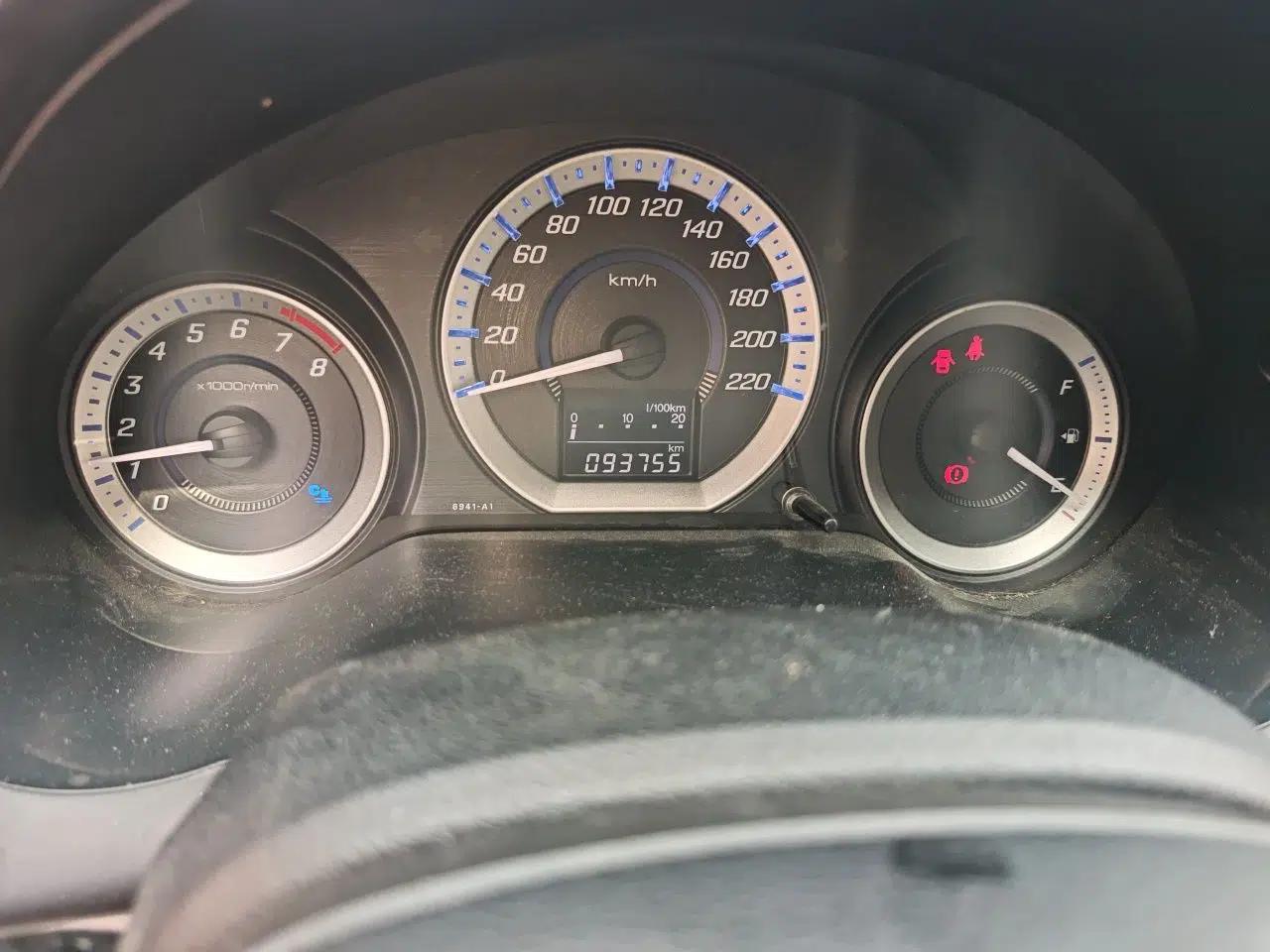 Honda City Classic 2012 1.5L manual Elite Edition — миниатюра 13