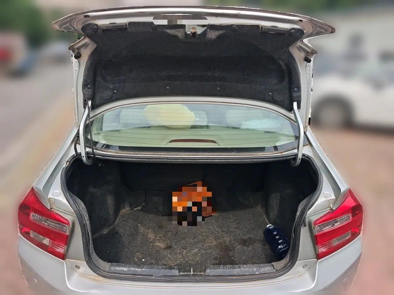 Honda City Classic 2012 1.5L manual Elite Edition — миниатюра 20