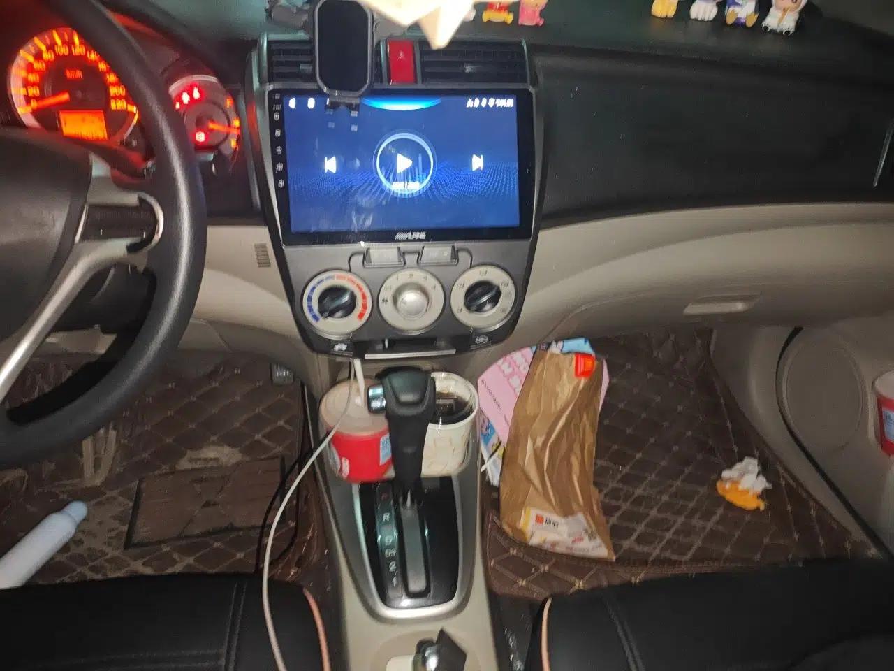 Honda City Classic 2011 1.5L Automatic Elite Edition — миниатюра 14
