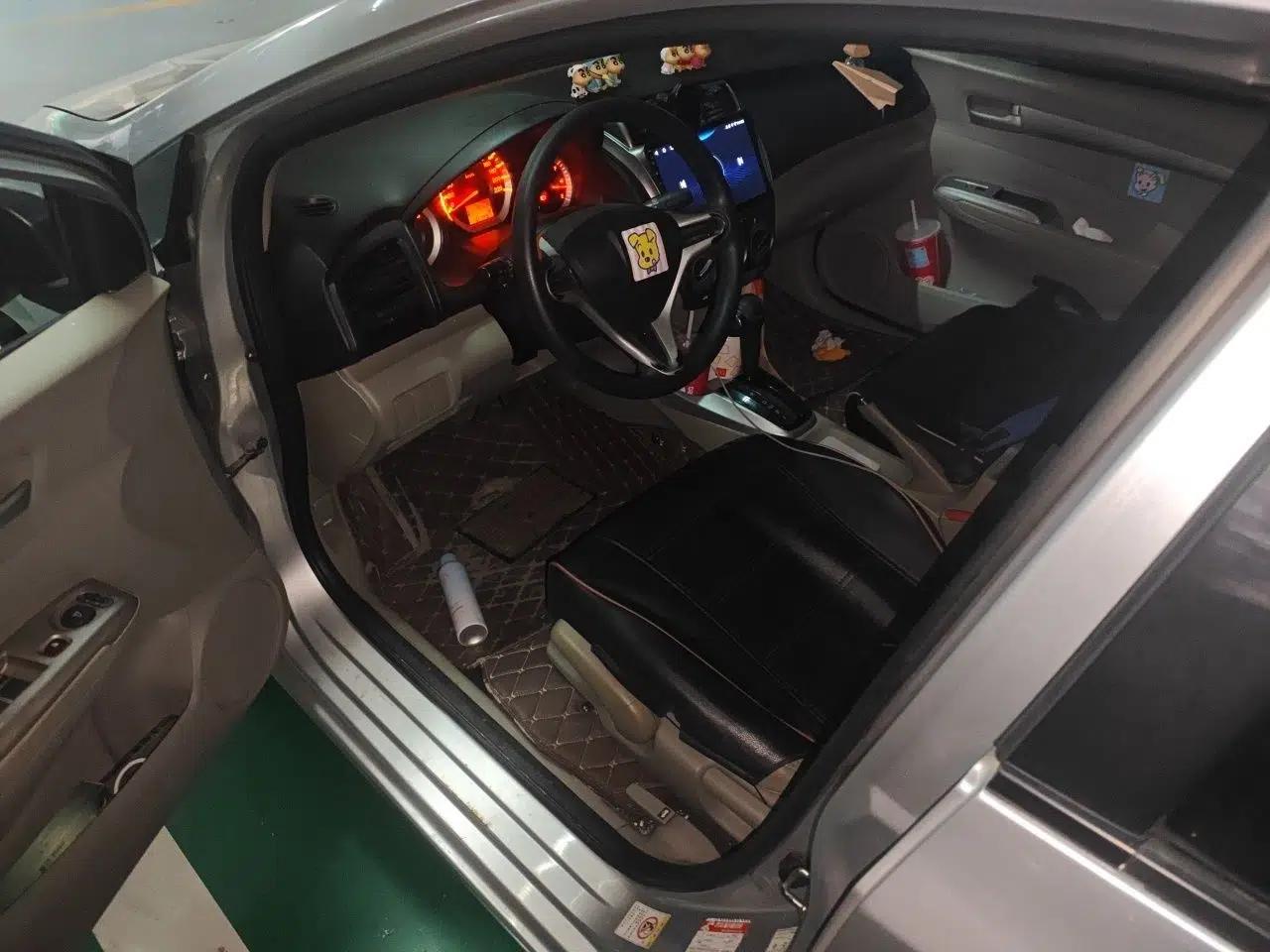 Honda City Classic 2011 1.5L Automatic Elite Edition — миниатюра 17