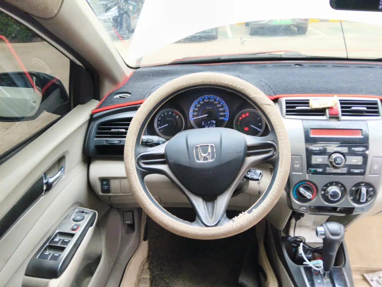 Honda City Classic 2012 1.5L Automatic Elite Edition — миниатюра 11