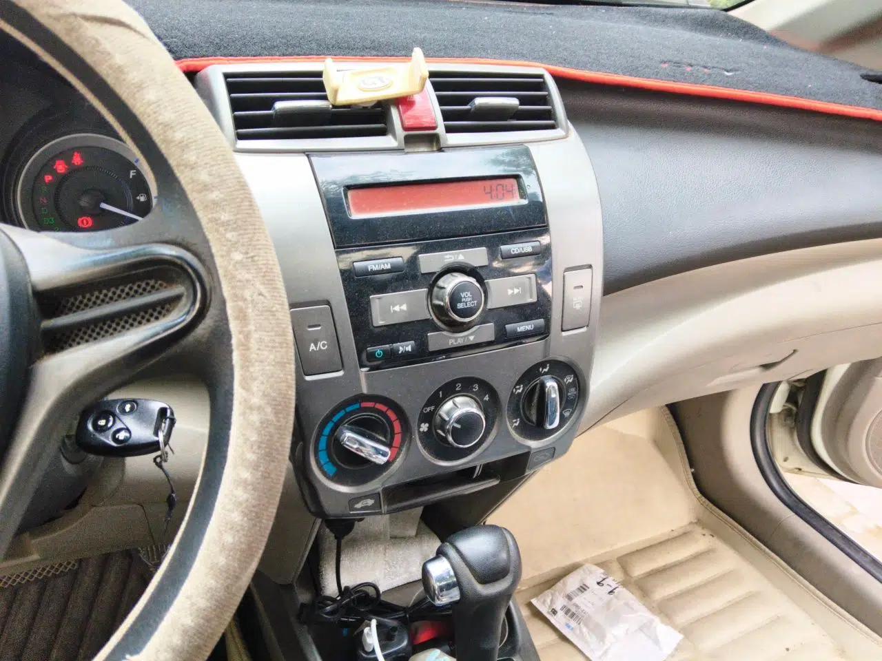Honda City Classic 2012 1.5L Automatic Elite Edition — миниатюра 14