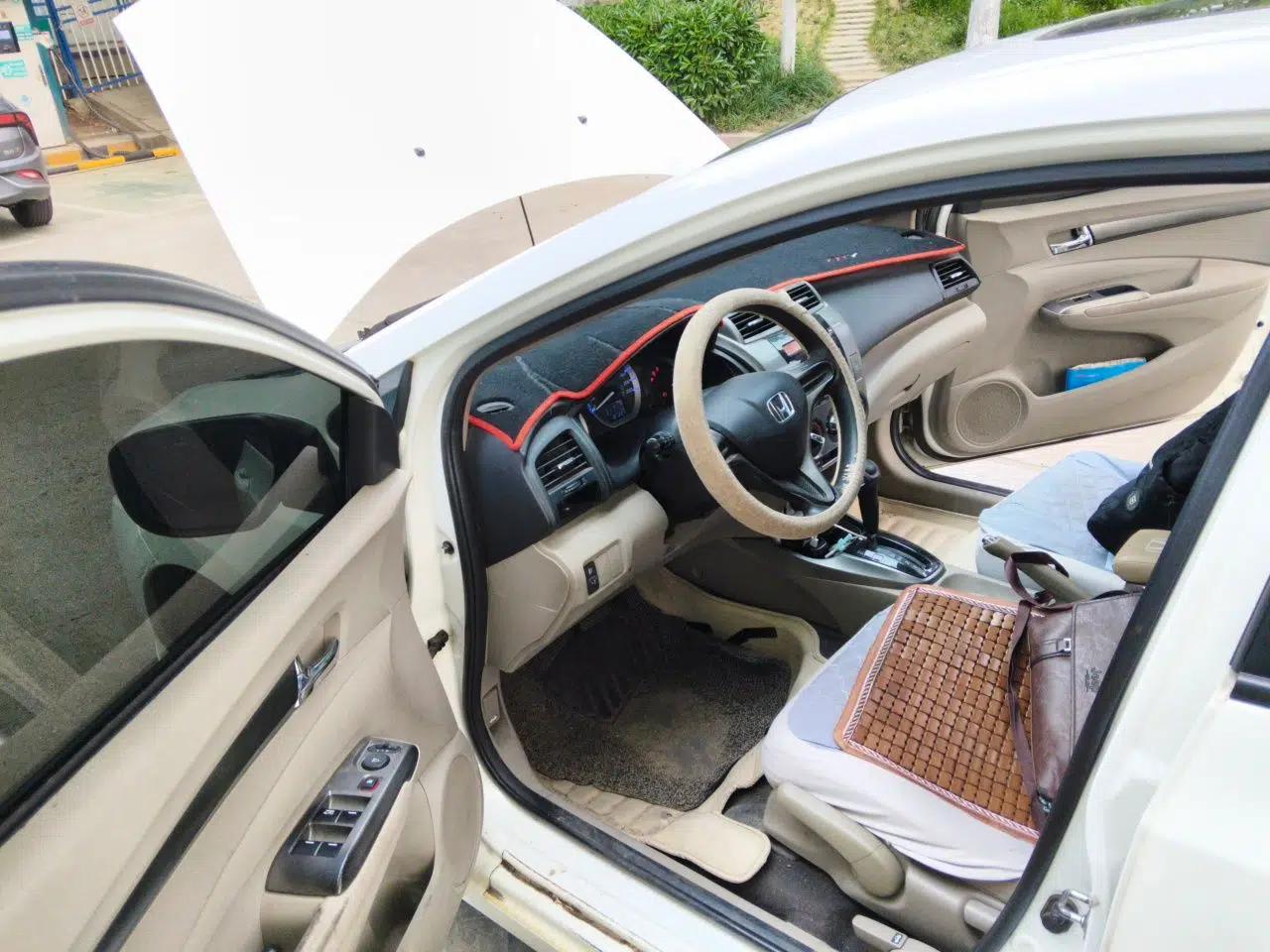 Honda City Classic 2012 1.5L Automatic Elite Edition — миниатюра 17