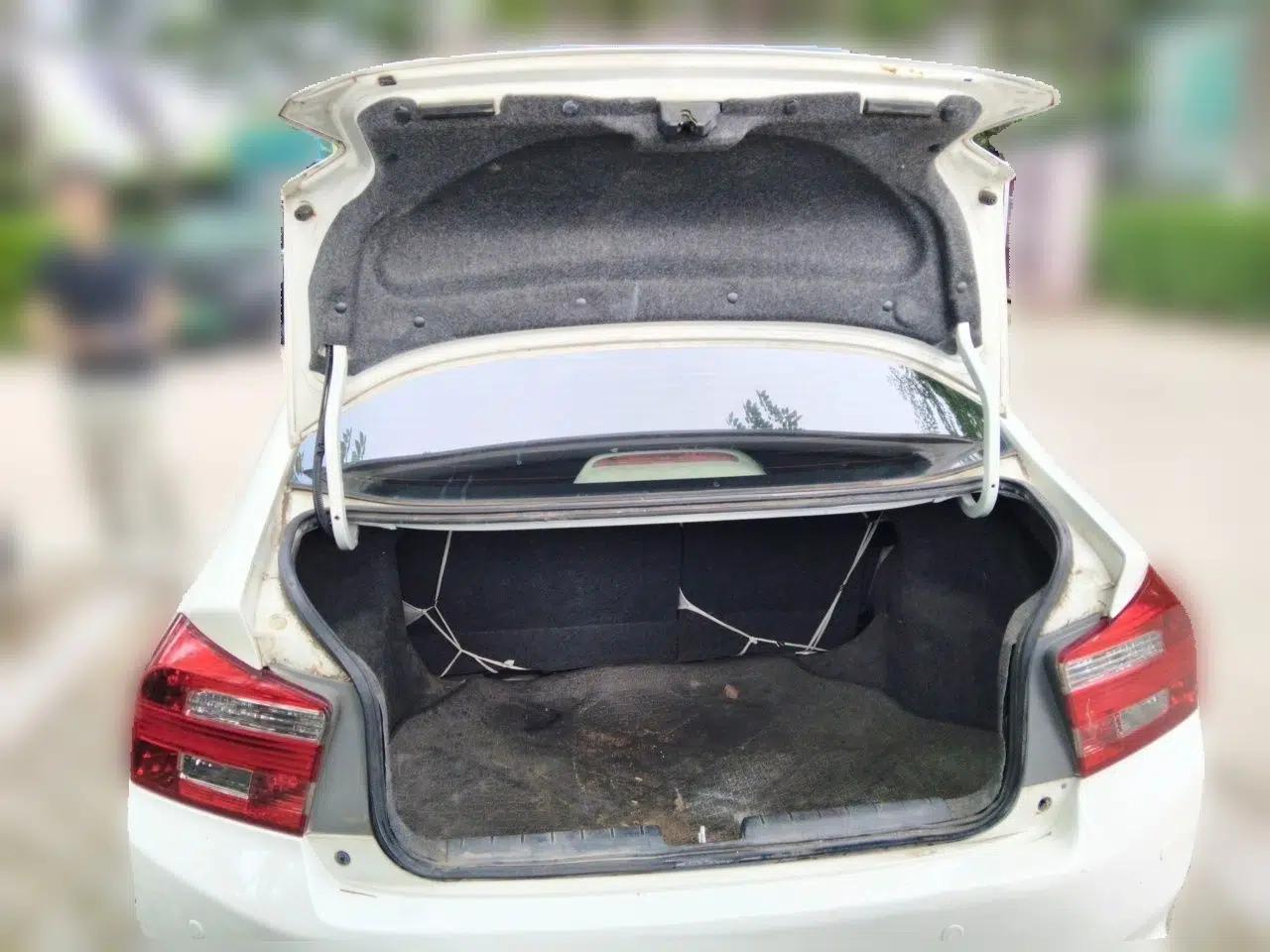 Honda City Classic 2012 1.5L Automatic Elite Edition — миниатюра 20