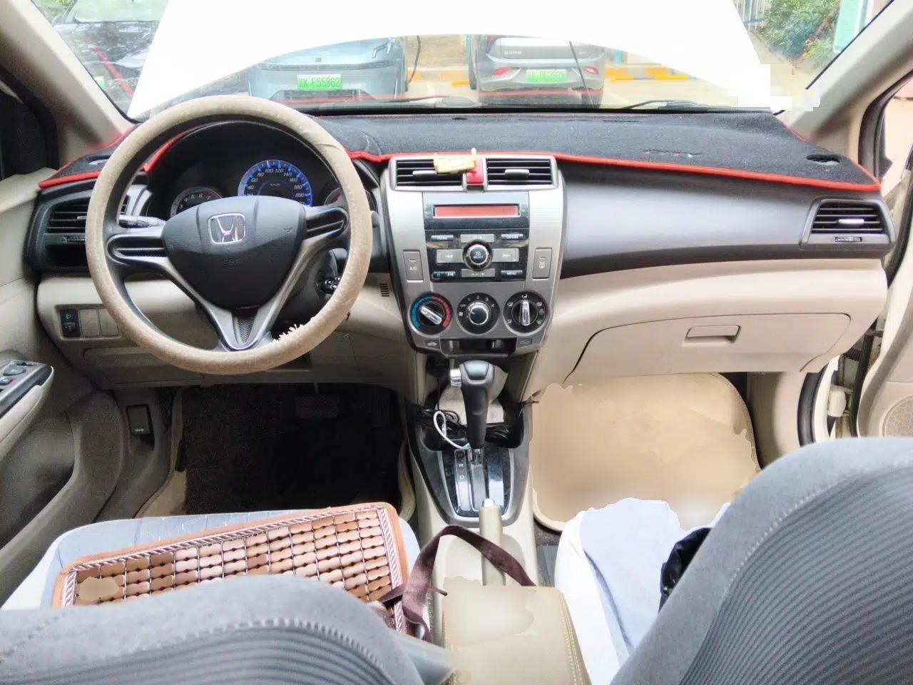 Honda City Classic 2012 1.5L Automatic Elite Edition — миниатюра 10