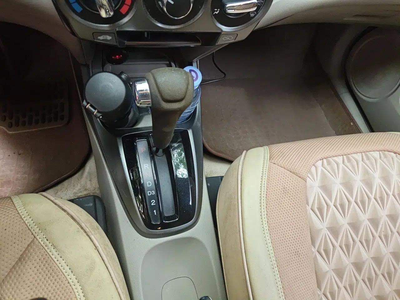 Honda City Classic 2012 1.5L Automatic Flagship Edition — миниатюра 15
