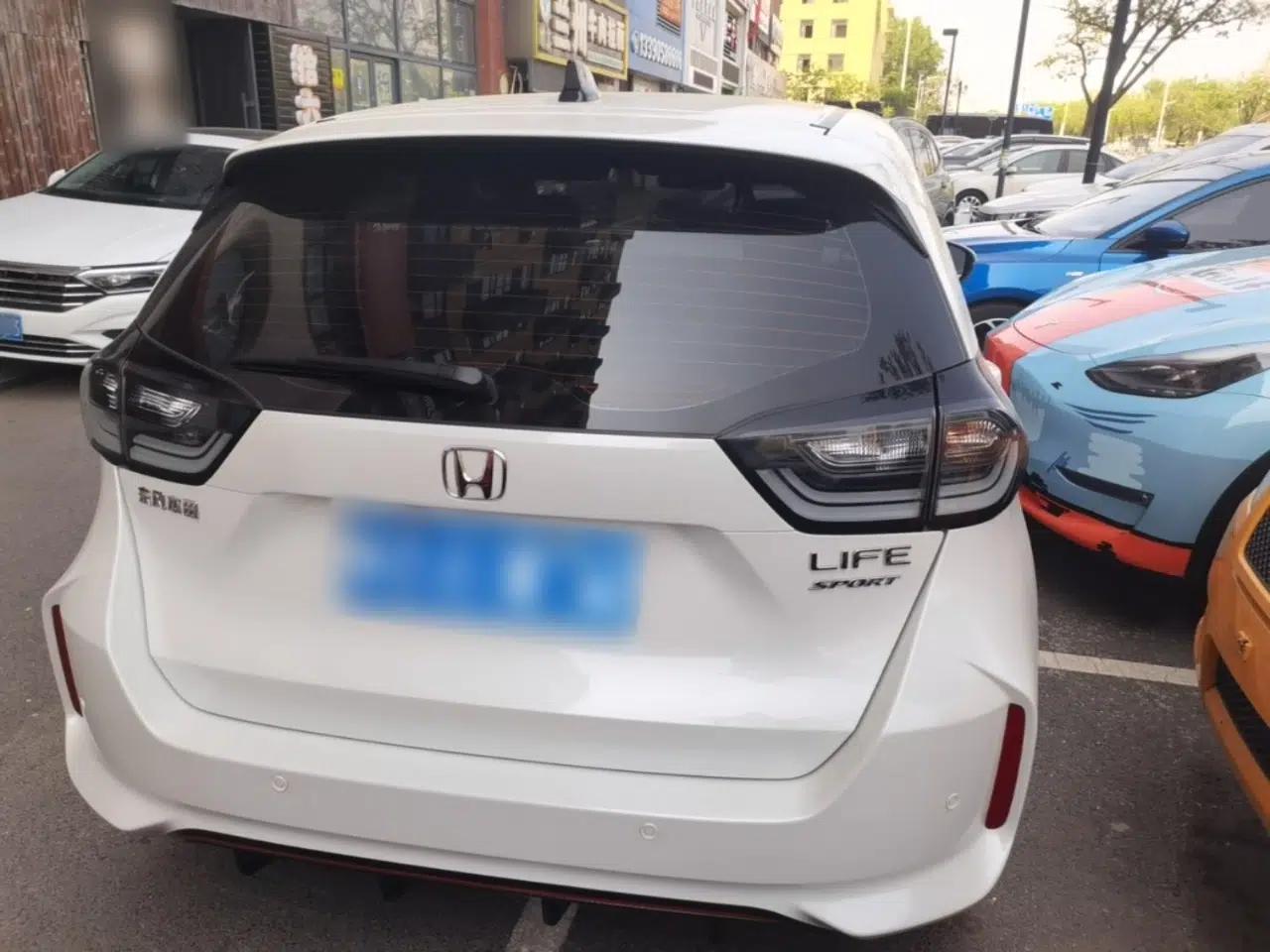 Honda LIFE 2023 1.5L CVT SPORT Exciting Edition — миниатюра 3
