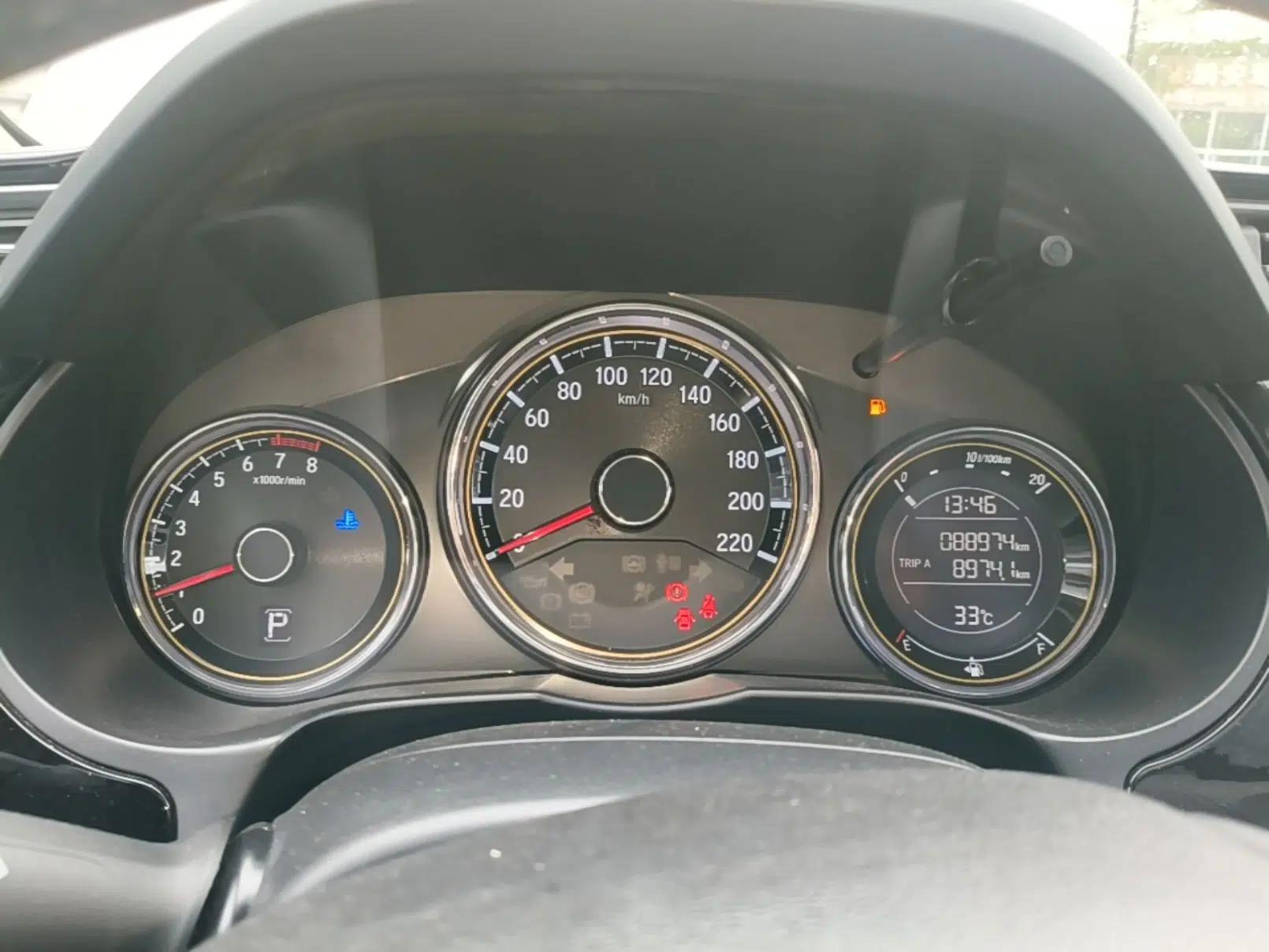 Honda Greiz 2016 1.5L CVT Luxury Edition — миниатюра 15