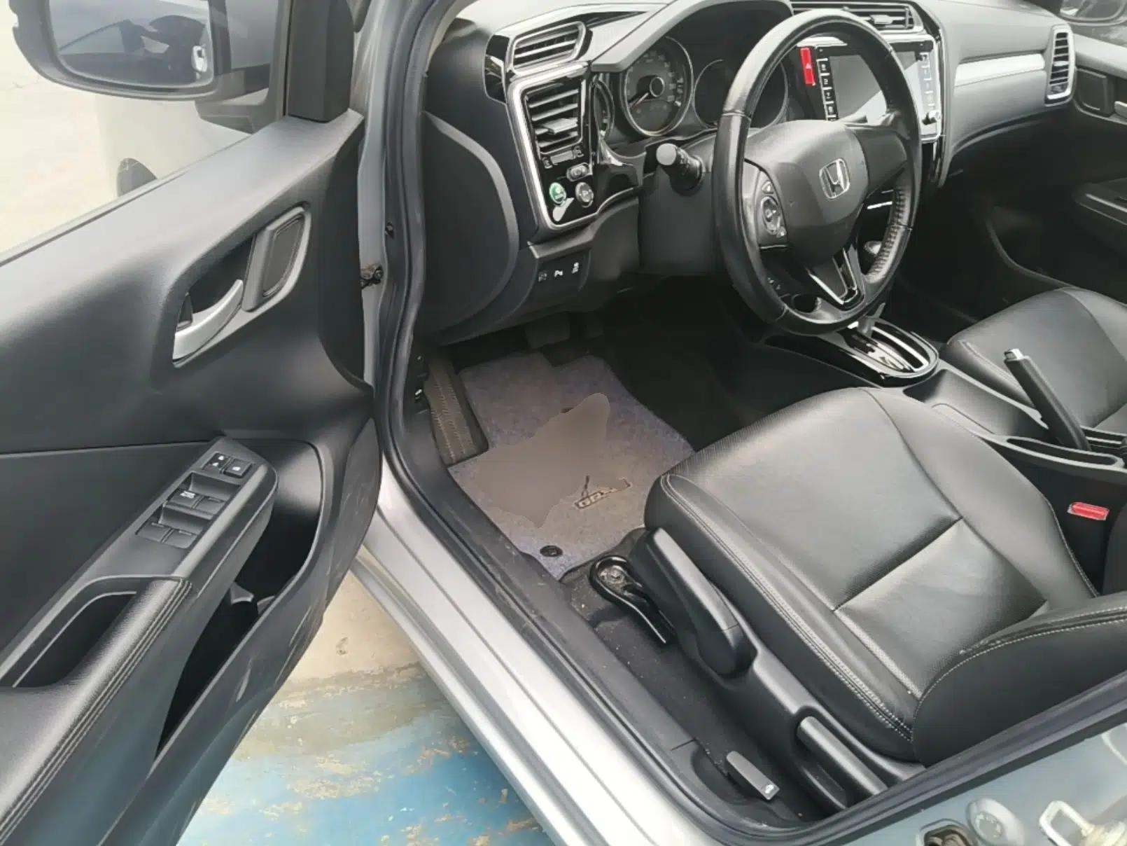 Honda Greiz 2016 1.5L CVT Luxury Edition — миниатюра 19