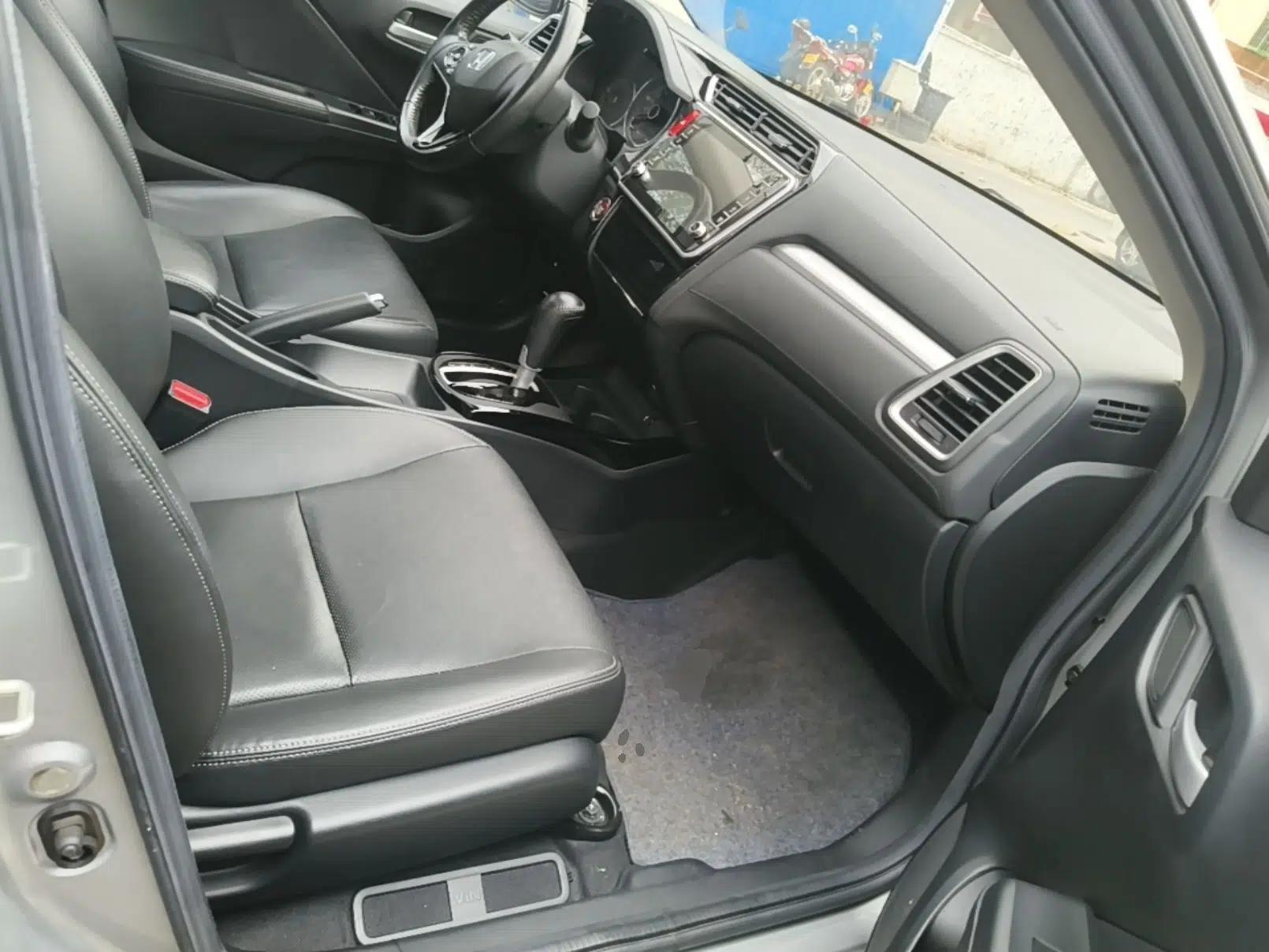 Honda Greiz 2016 1.5L CVT Luxury Edition — миниатюра 23