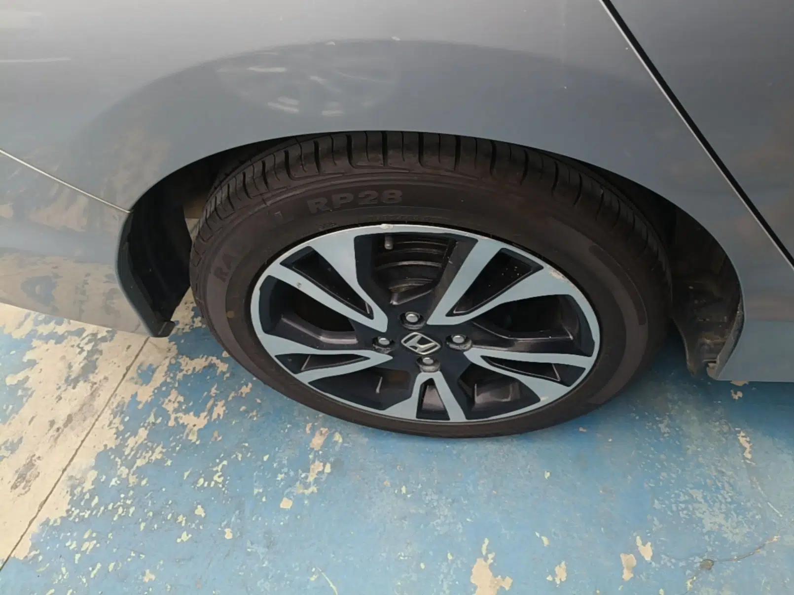 Honda Greiz 2016 1.5L CVT Luxury Edition — миниатюра 10