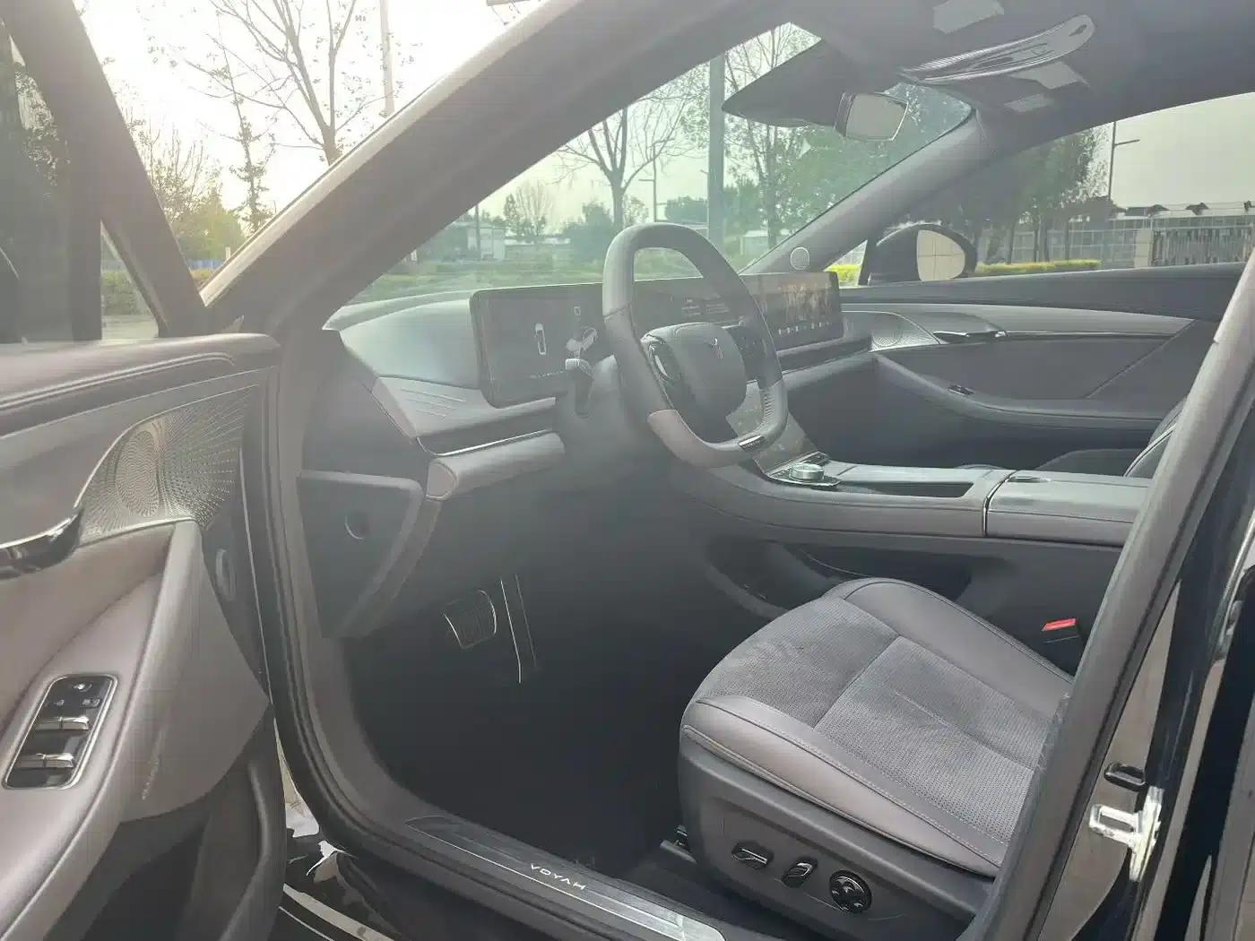 Voyah Chase Light 2024 PHEV AWD Extended Range Executive Edition — миниатюра 4