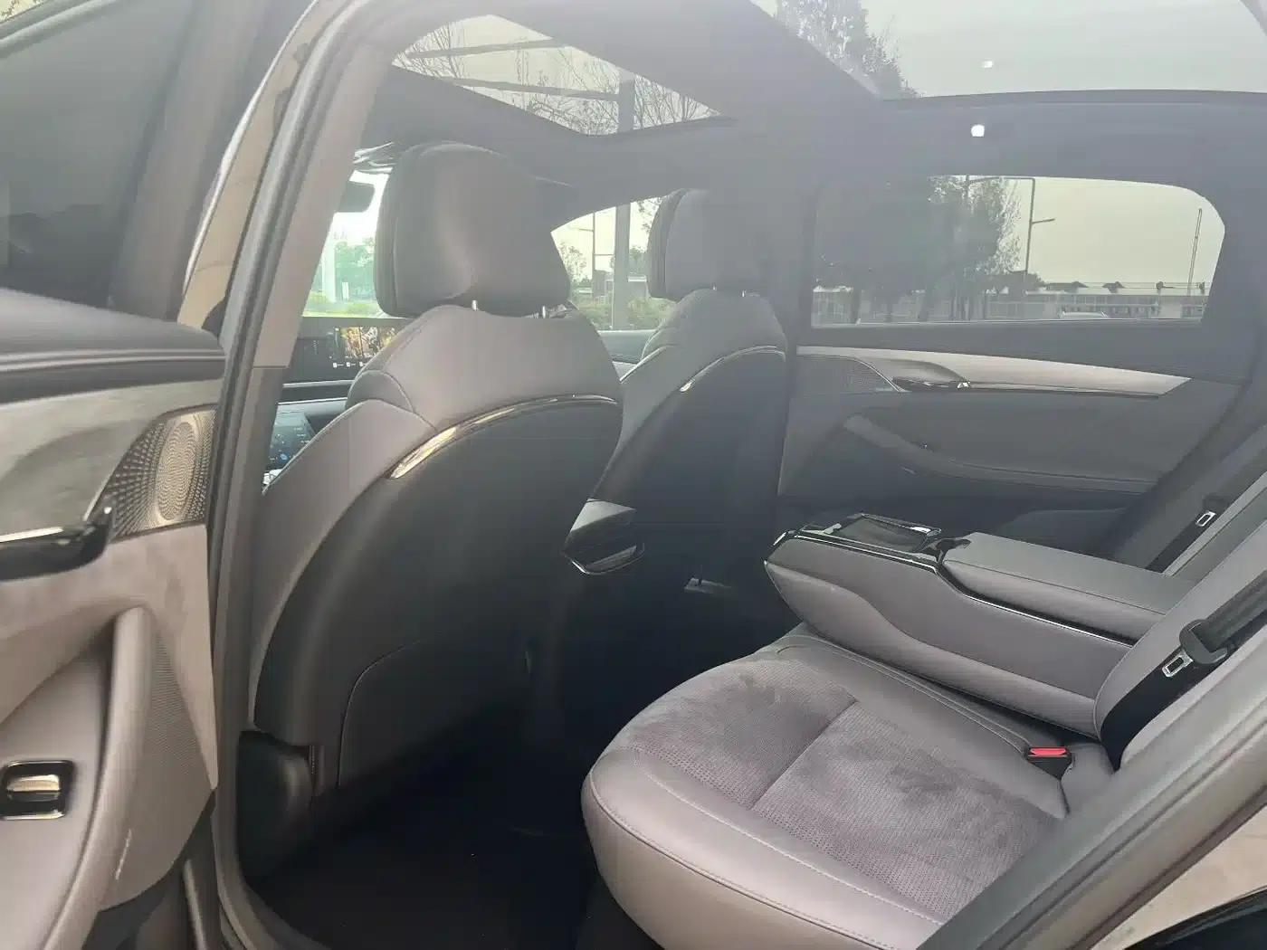 Voyah Chase Light 2024 PHEV AWD Extended Range Executive Edition — миниатюра 6
