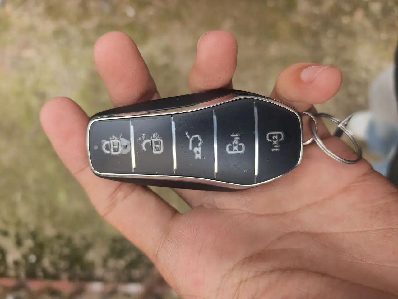 BYD Xia 2026 DM-i 1.5T 218KM Transcendence Edition — миниатюра 16