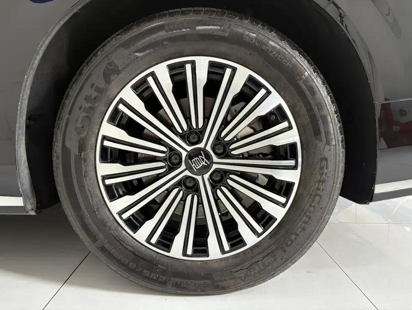 BYD Xia 2026 DM-i 1.5T 218KM Transcendence Edition — миниатюра 7
