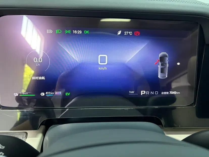 BYD Xia 2026 DM-i 1.5T 218KM Transcendence Edition — миниатюра 9