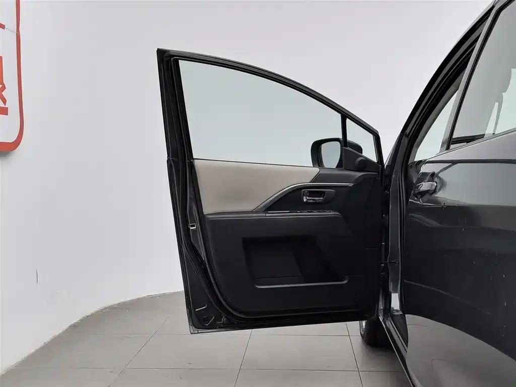 Mazda 5 2011 2.0L Automatic Comfort Model — миниатюра 8