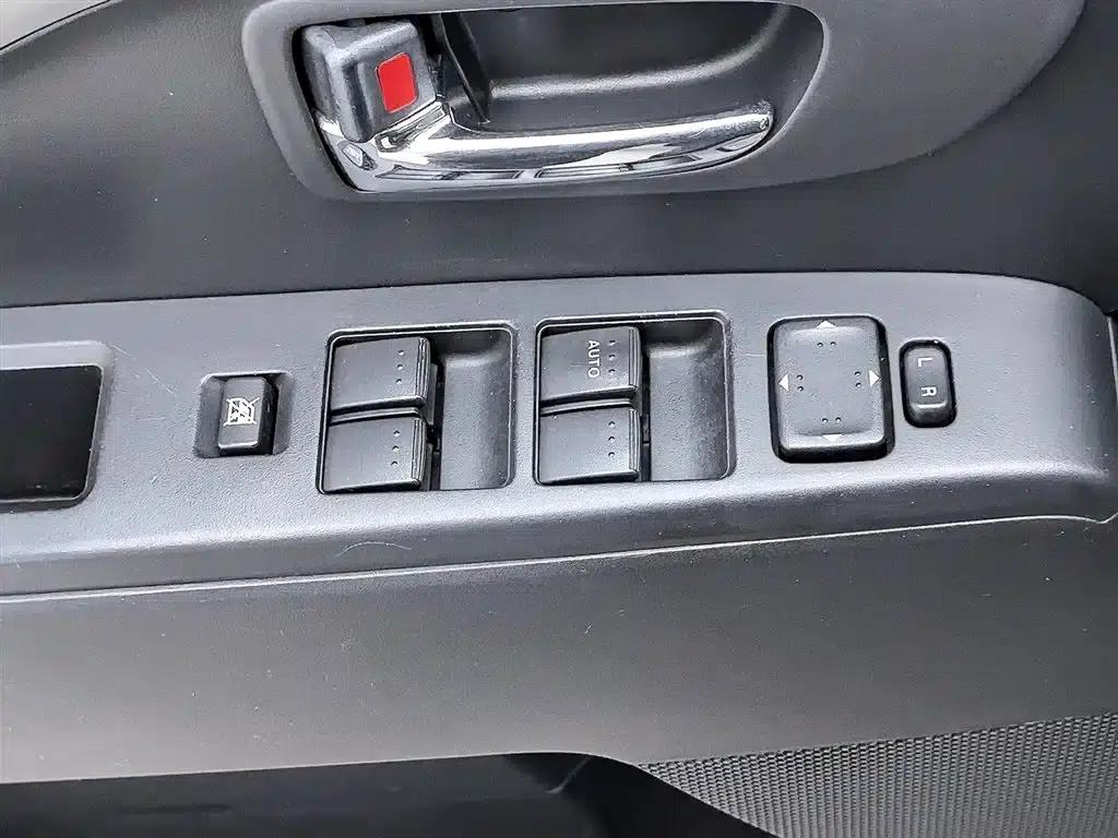 Mazda 5 2011 2.0L Automatic Comfort Model — миниатюра 9