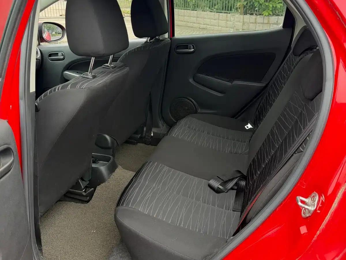 Mazda2 2011 Dynamic 1.5L Automatic Value Edition — миниатюра 12
