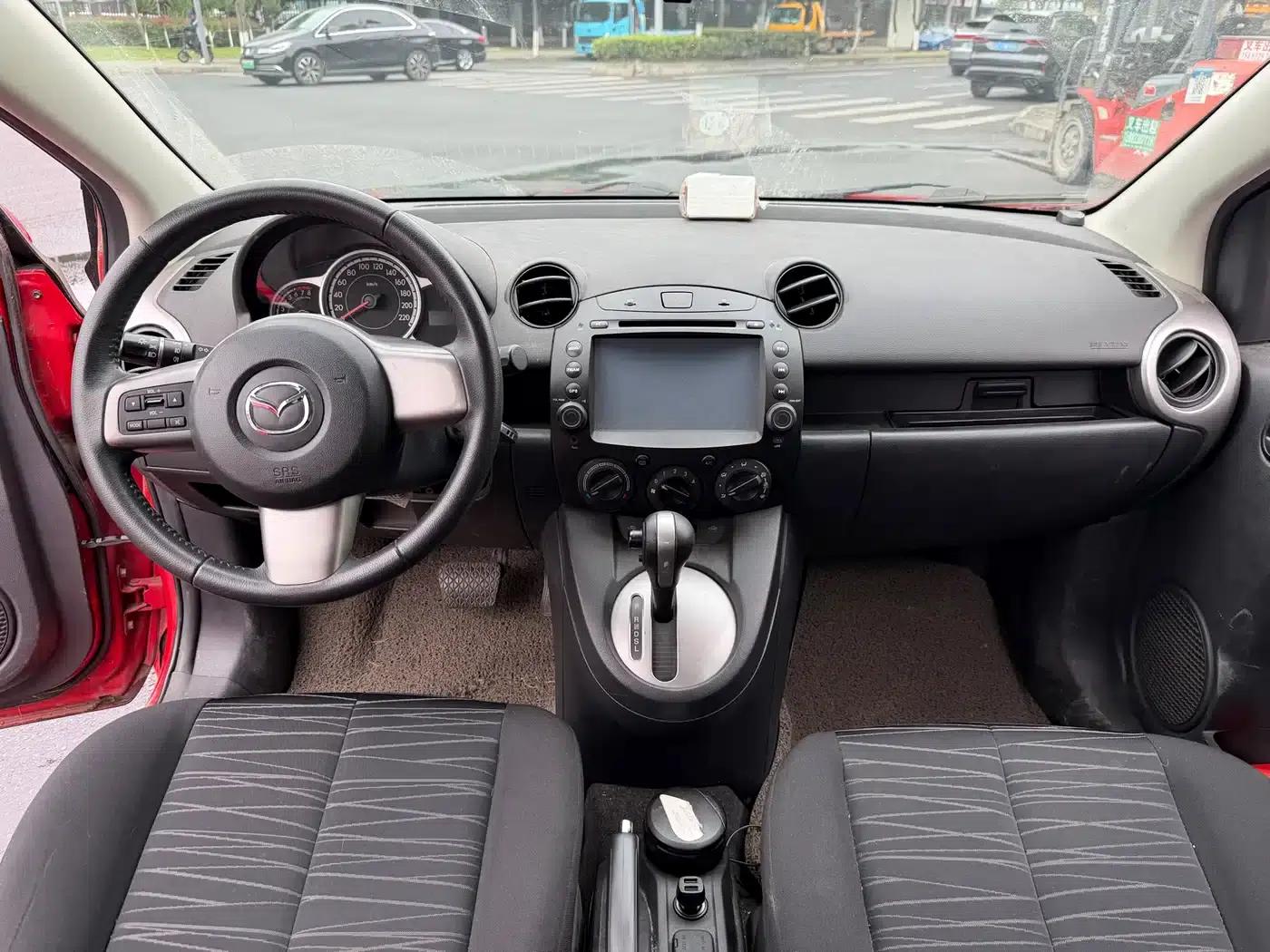Mazda2 2011 Dynamic 1.5L Automatic Value Edition — миниатюра 13