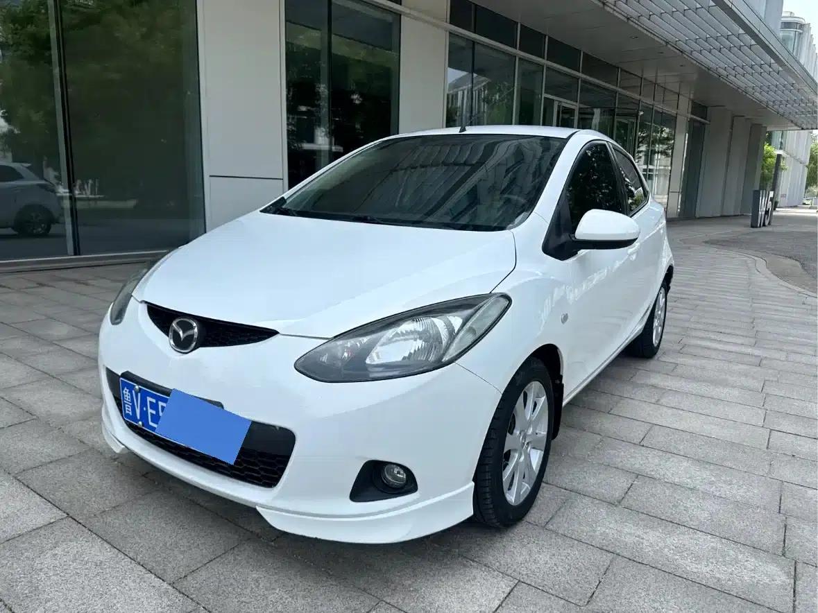 Mazda2 2011 Dynamic 1.5L Automatic Value Edition — миниатюра 1