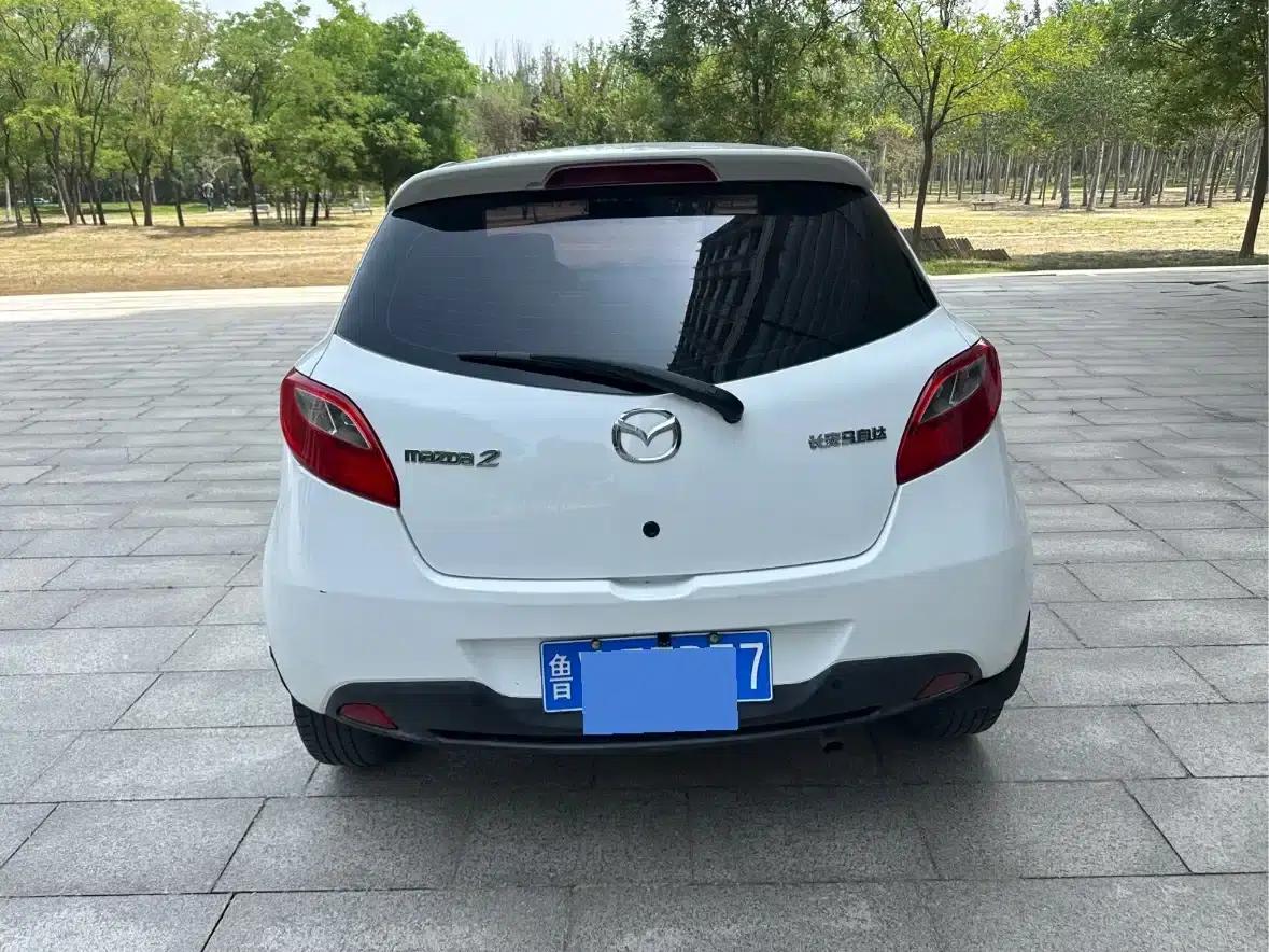 Mazda2 2011 Dynamic 1.5L Automatic Value Edition — миниатюра 4