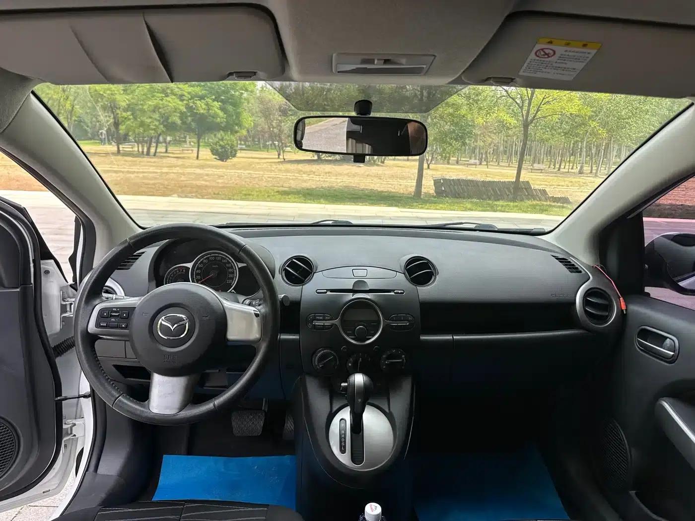 Mazda2 2011 Dynamic 1.5L Automatic Value Edition — миниатюра 5