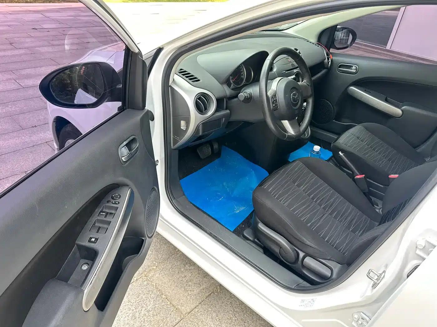 Mazda2 2011 Dynamic 1.5L Automatic Value Edition — миниатюра 9