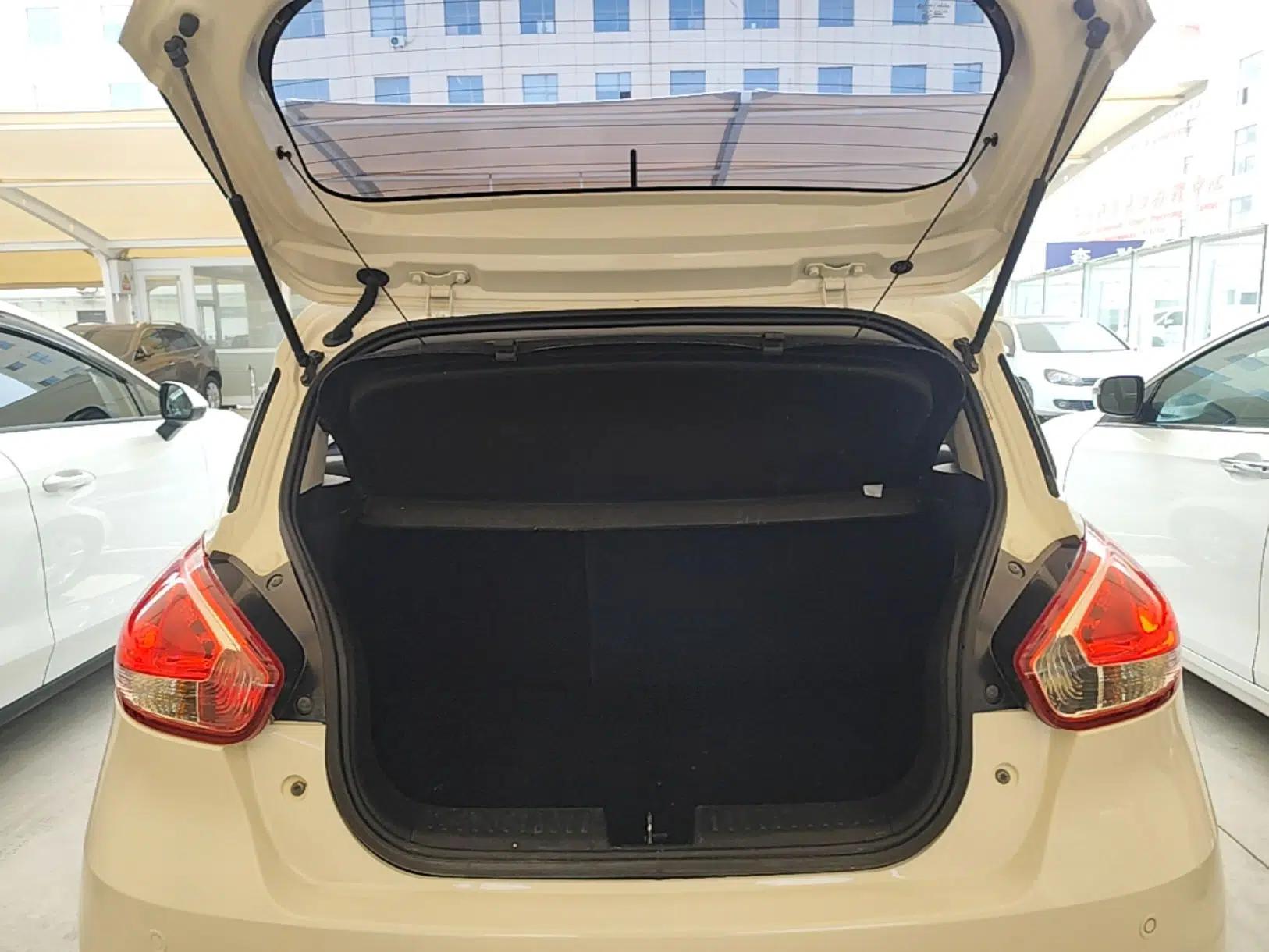Baojun 310 2016 1.2L Manual Luxury Model — миниатюра 22