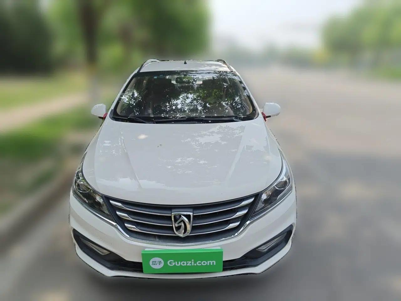 Baojun 310W 2017 1.5L Manual Comfort Version China VI Emission Standard — миниатюра 2