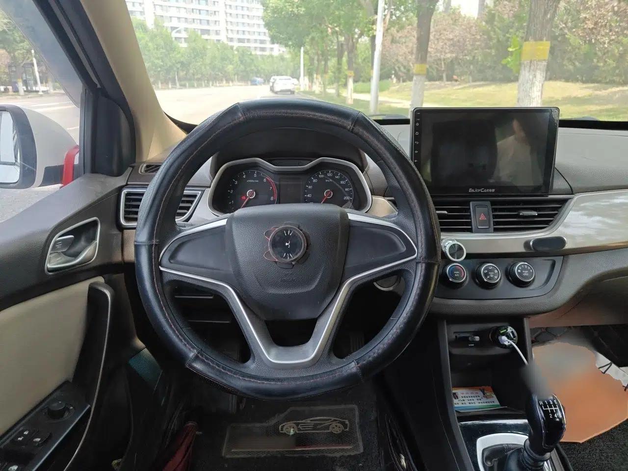 Baojun 310W 2017 1.5L Manual Comfort Version China VI Emission Standard — миниатюра 7