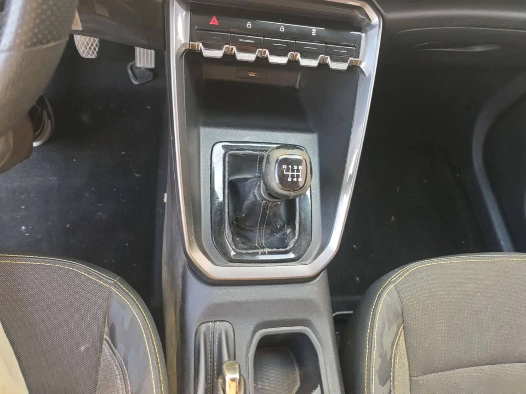 Baojun RS-3 2020 1.5L Manual Elite Version with 24-Hour Online Service — миниатюра 17