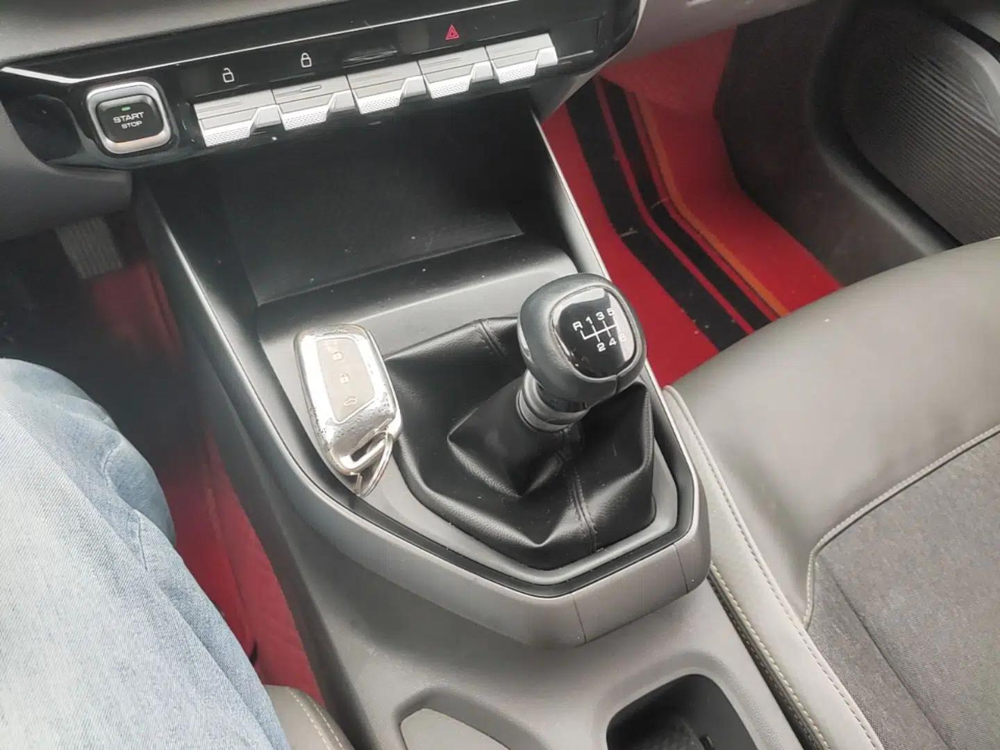 Baojun RC-5 2020 1.5T Manual Smart Luxury Edition — миниатюра 17