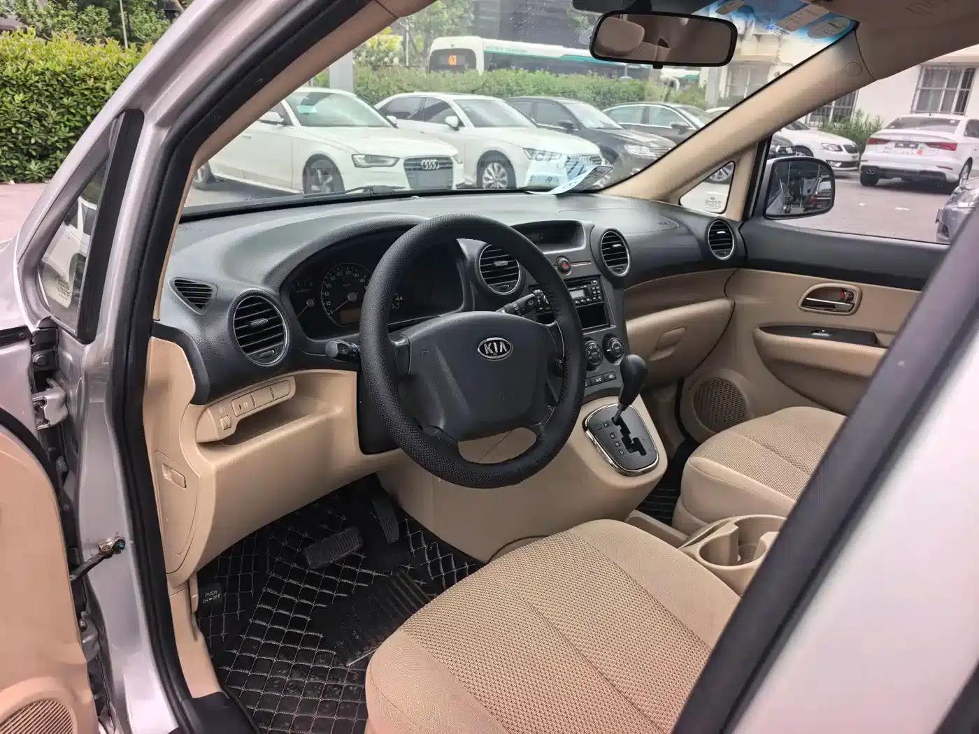 Carens 2011 2.0L 7-seater Automatic Deluxe Edition — миниатюра 13