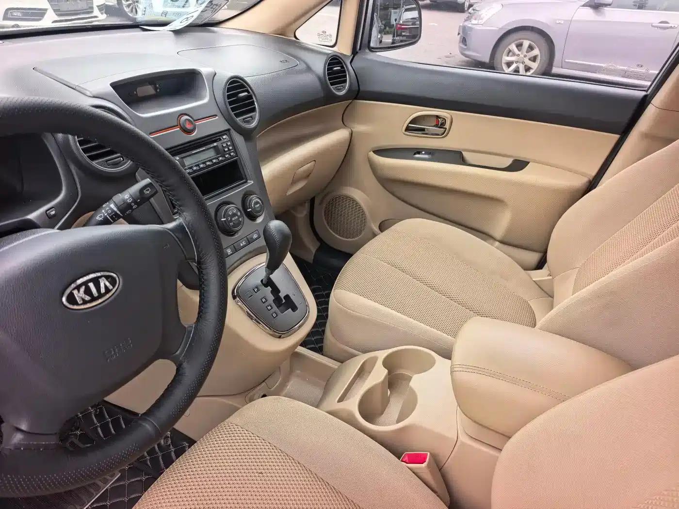 Carens 2011 2.0L 7-seater Automatic Deluxe Edition — миниатюра 15