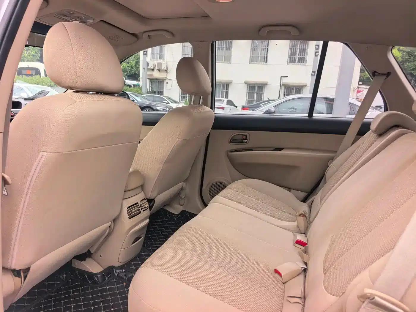 Carens 2011 2.0L 7-seater Automatic Deluxe Edition — миниатюра 17