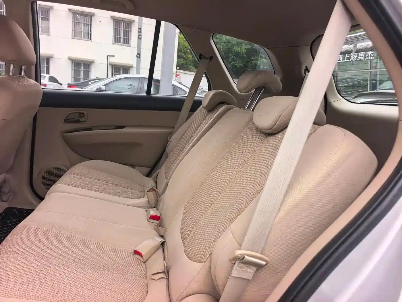 Carens 2011 2.0L 7-seater Automatic Deluxe Edition — миниатюра 18