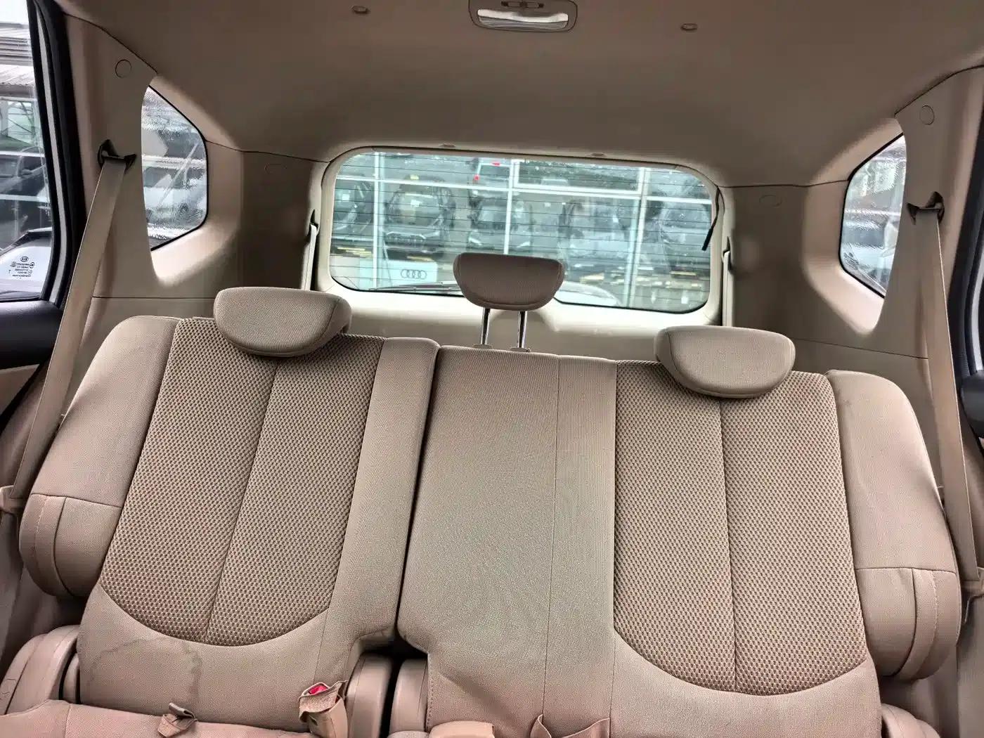 Carens 2011 2.0L 7-seater Automatic Deluxe Edition — миниатюра 19