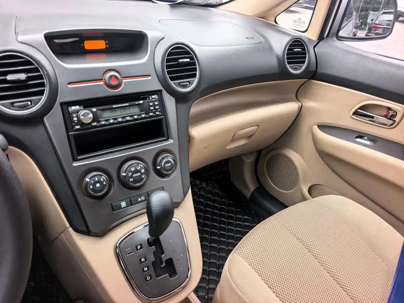 Carens 2011 2.0L 7-seater Automatic Deluxe Edition — миниатюра 20