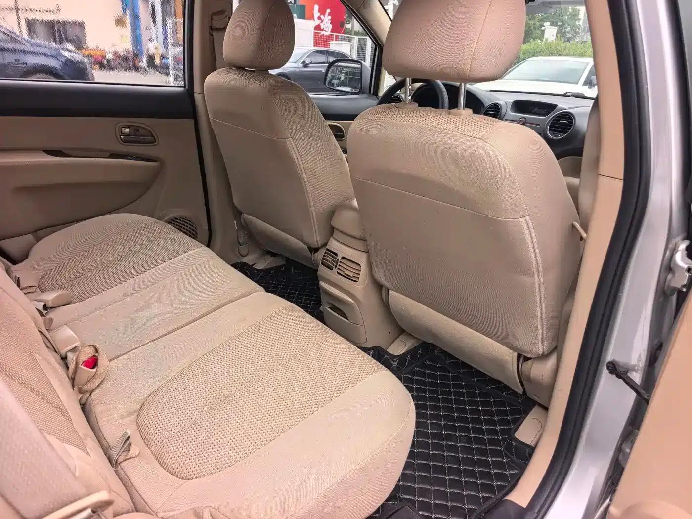 Carens 2011 2.0L 7-seater Automatic Deluxe Edition — миниатюра 7