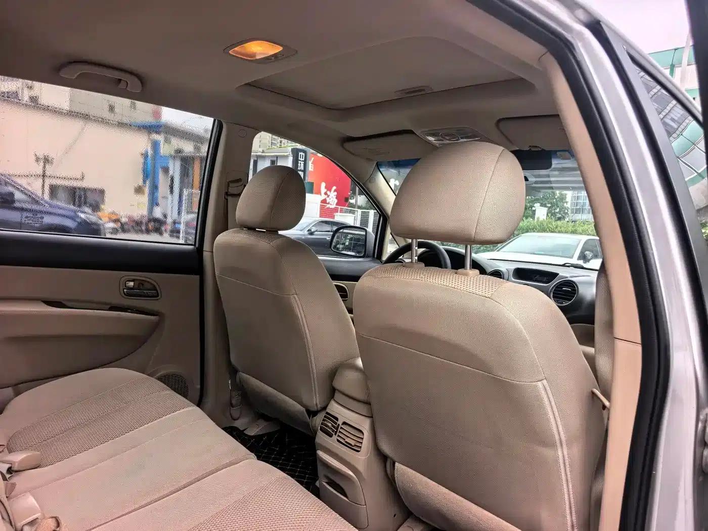 Carens 2011 2.0L 7-seater Automatic Deluxe Edition — миниатюра 8