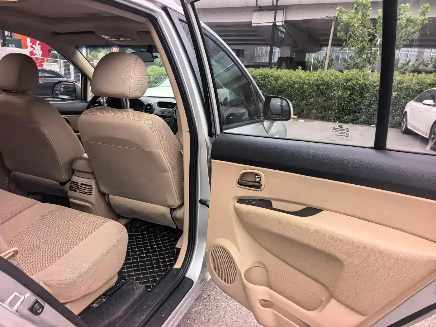 Carens 2011 2.0L 7-seater Automatic Deluxe Edition — миниатюра 9