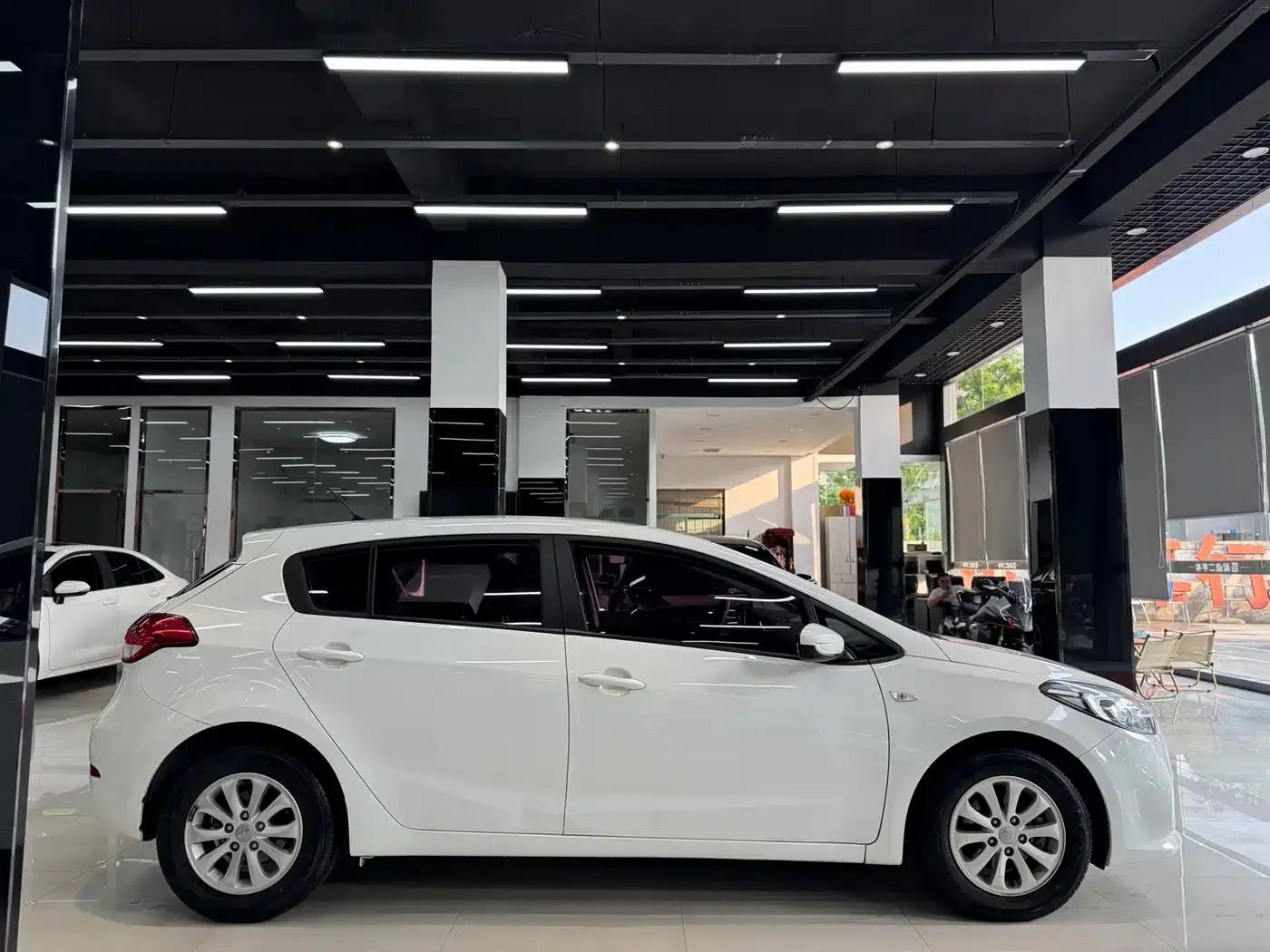 Kia K3S 2014 1.6L Automatic GL — миниатюра 5