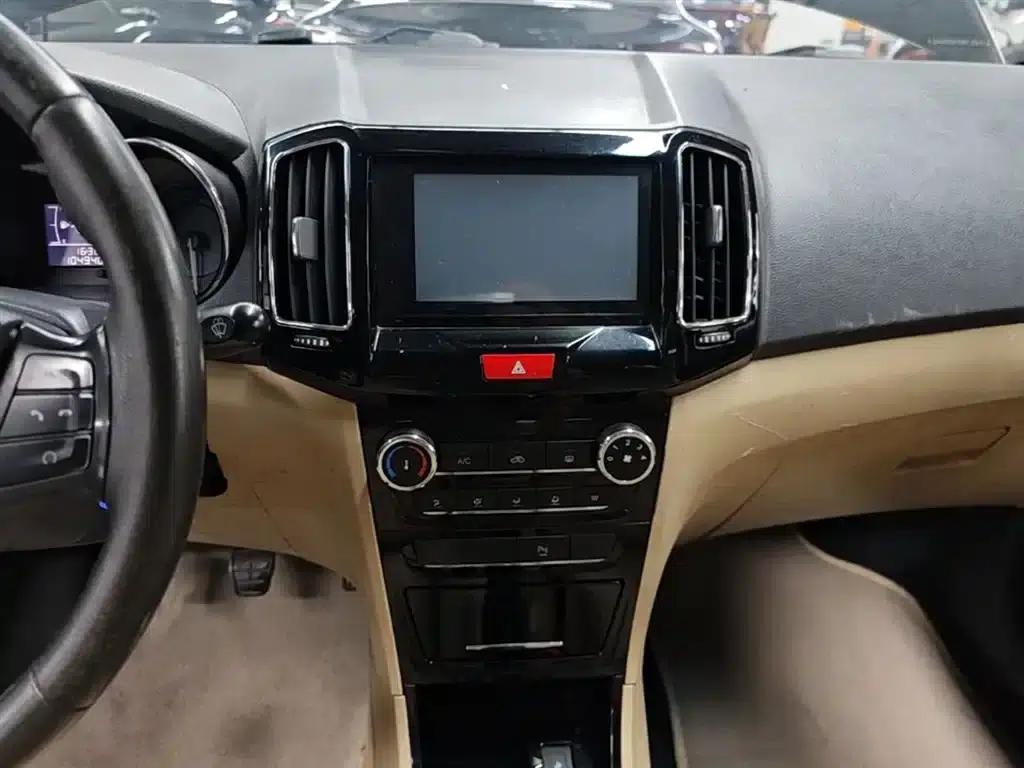 Chery E3 2015 1.5L Manual Smart Edition — миниатюра 13