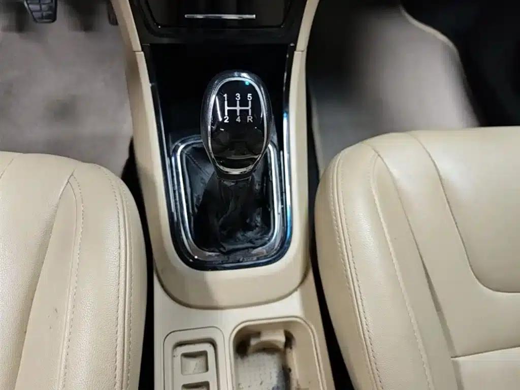 Chery E3 2015 1.5L Manual Smart Edition — миниатюра 14